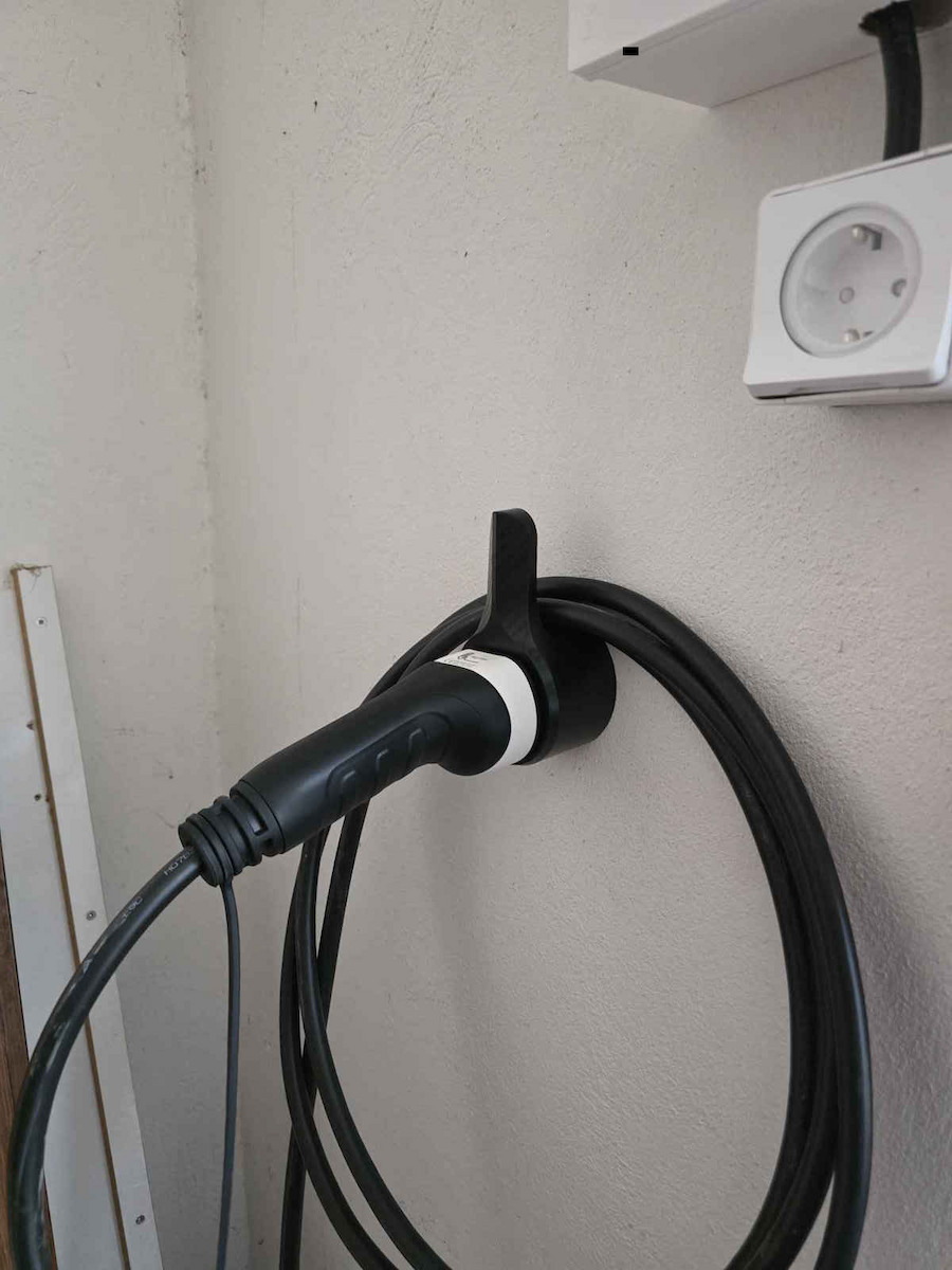 Feyree Lion King EV-K8 Portable Three-Phase 11kW Charging Station with Built-in Cable Type 2