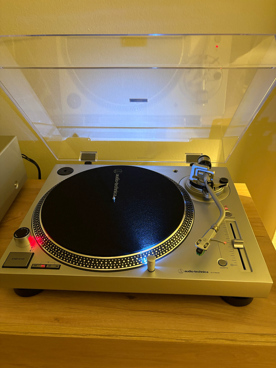 Audio Technica AT-LP120XUSB Πικάπ με Direct Drive και Προενίσχυση Ασημί