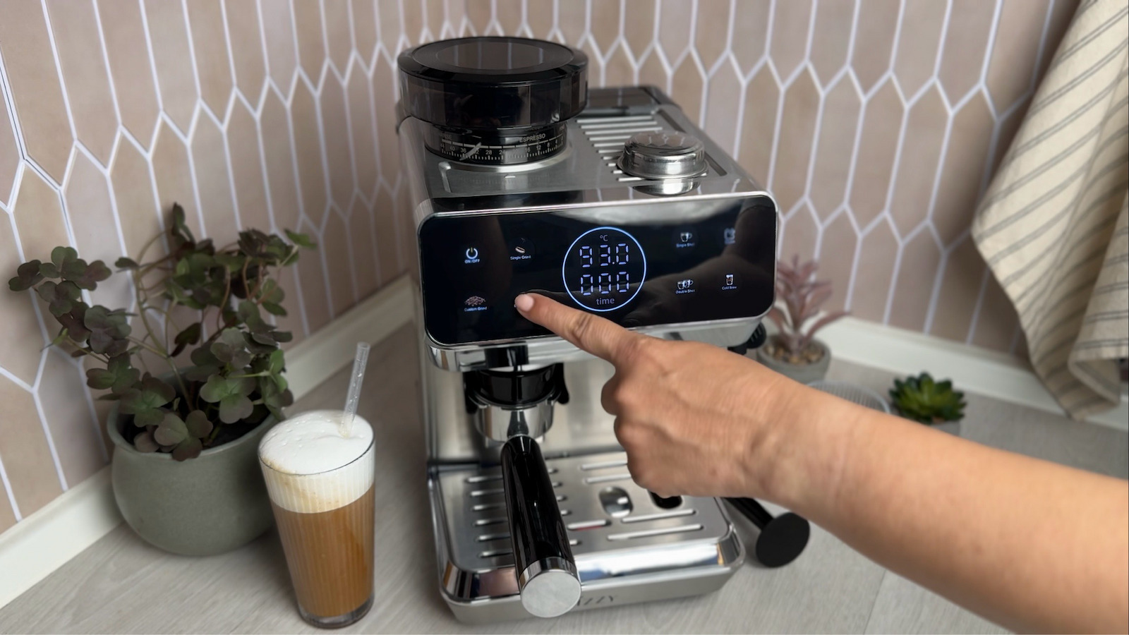Izzy Automatic Espresso Machine 1500W 20bar Pressure with Grinder Black IZ-6029