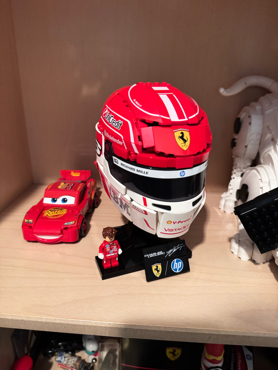 LEGO Editions Scuderia Ferrari HP Charles Leclerc Helmet for 14+ Years 886 Pieces