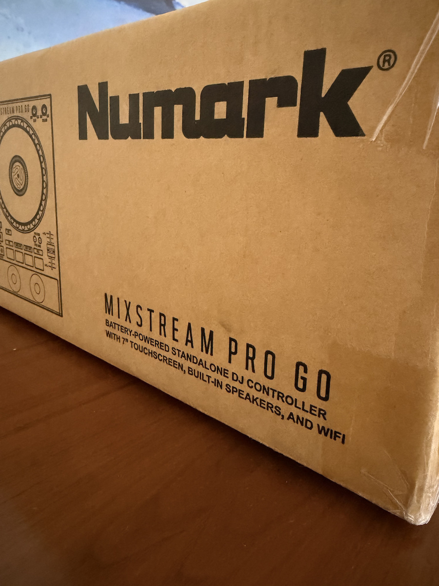 Numark Mixstream Pro Go DJ Controller 2 Канали с Екран