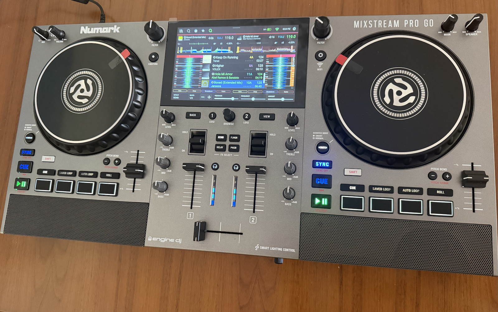 Numark Mixstream Pro Go DJ Controller 2 Канали с Екран