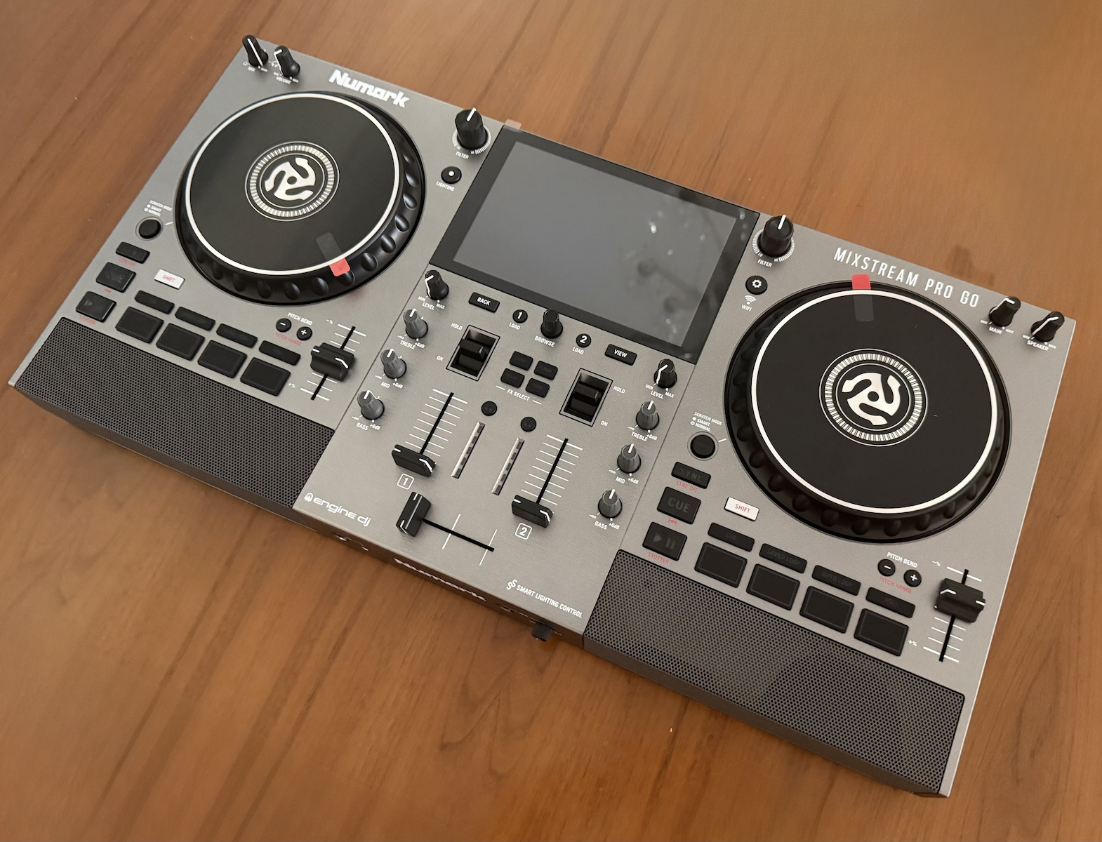 Numark Mixstream Pro Go DJ Controller 2 Канали с Екран