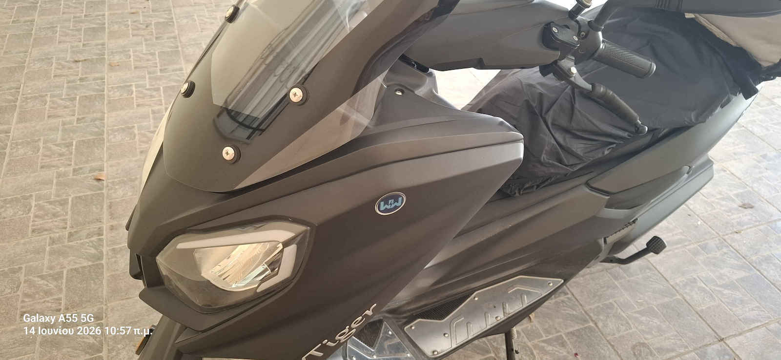 Tiger Scooter Electric Putere 7000W cu Viteză Maximă 108km/h Autonomie 250km Negru Culoare