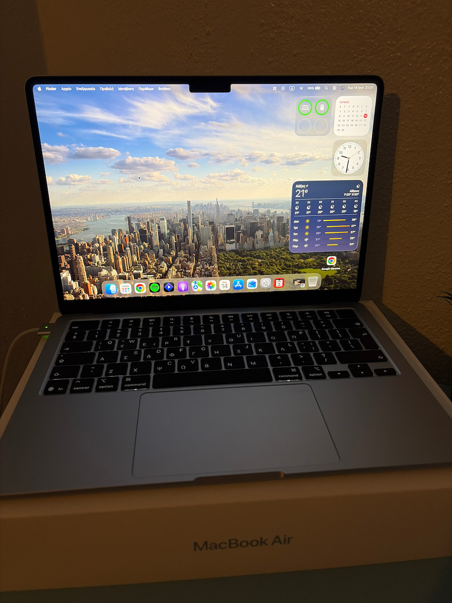Apple MacBook Air 13.6" IPS Retina Display (M4-10-Core/16GB/256GB SSD/8-Core GPU) με Φορτιστή 30W Sky Blue (GR Keyboard)