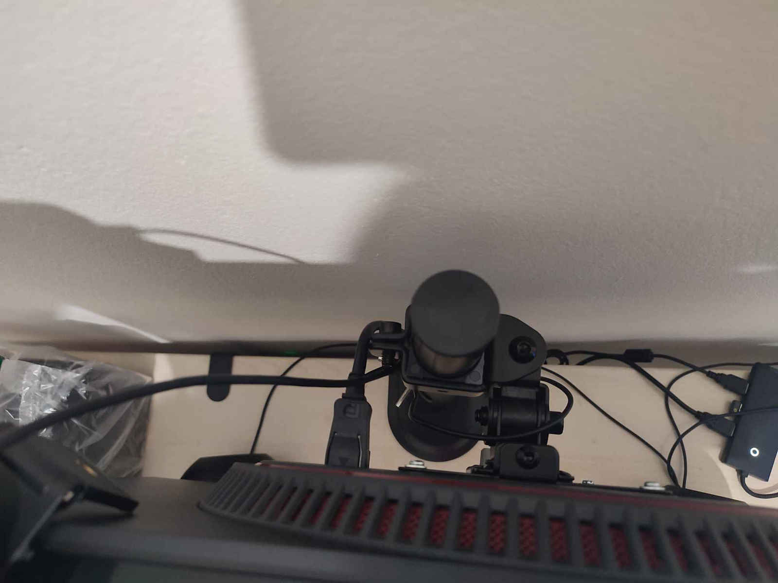 Brateck LDT66-C01 Stand Desk Mounted Monitor up to 32"