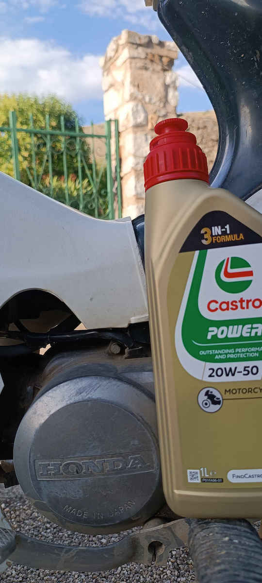 Castrol Power 1 10W-40 Ulei Sintetic Moto Pentru Motoare Pe Patru Timpi 60lt