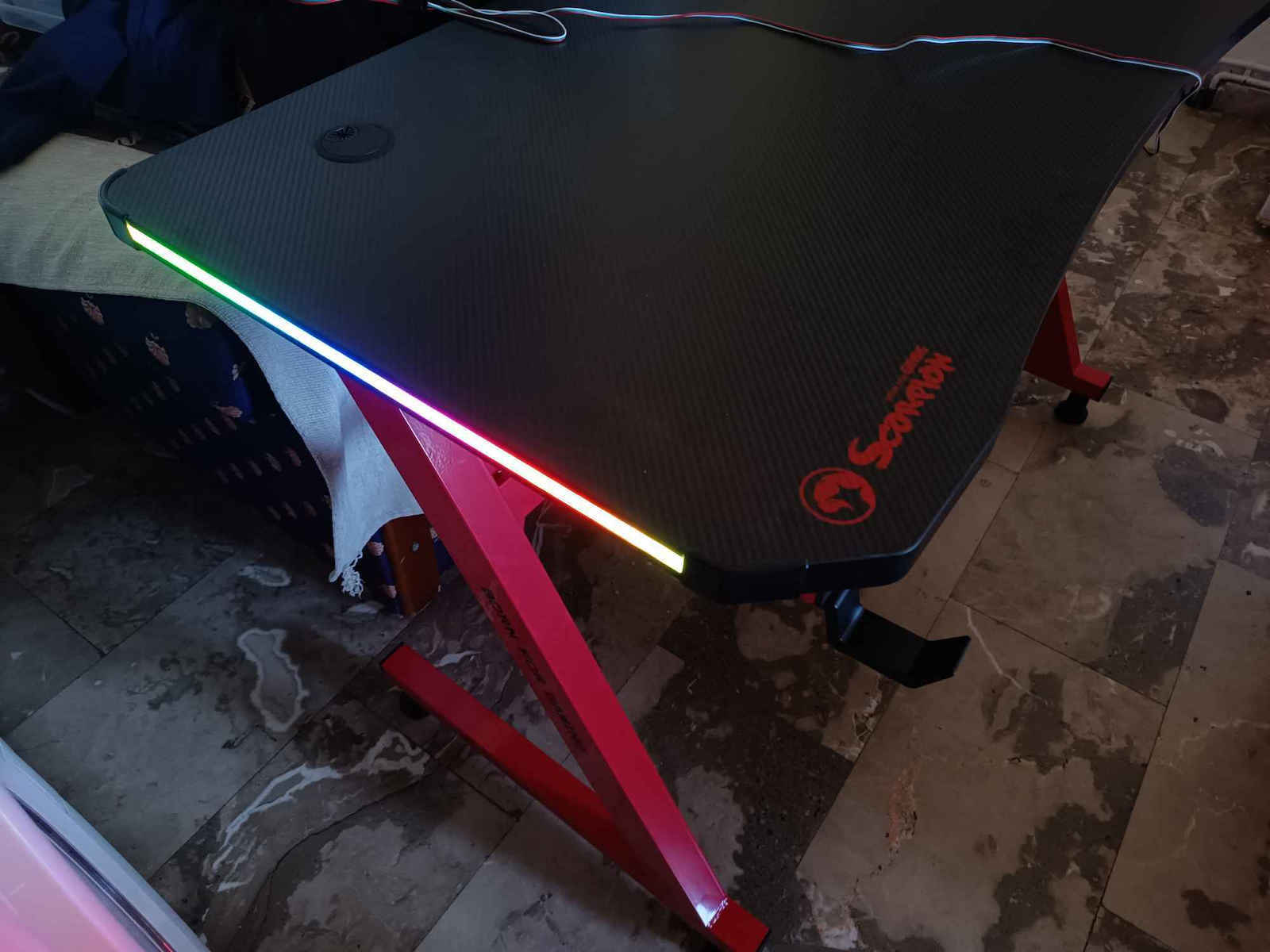 Геймърско Бюро Дървено Червено С Метални Крака И LED 120x60x75см
