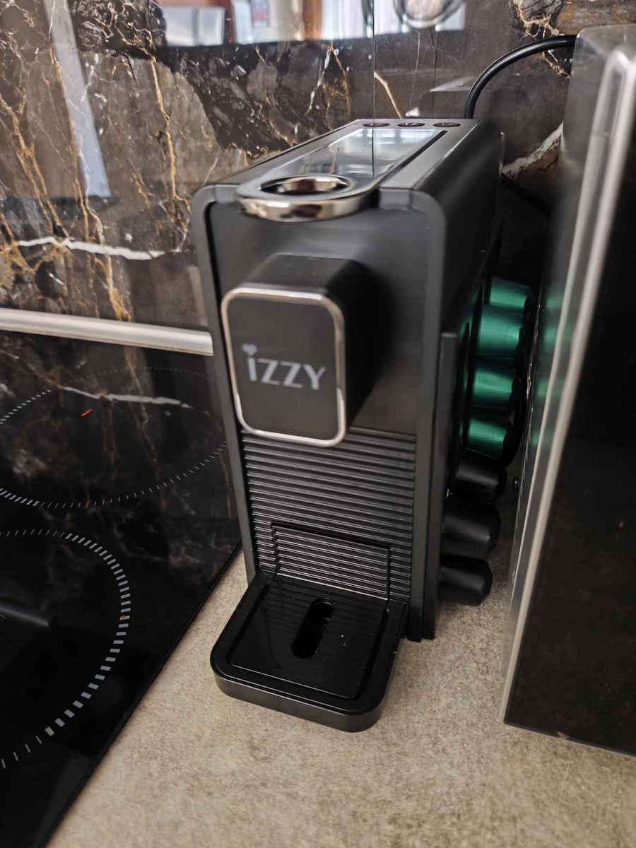 Izzy IZ-3060 Καφετιέρα για Κάψουλες Nespresso Πίεσης 20bar Καφέ