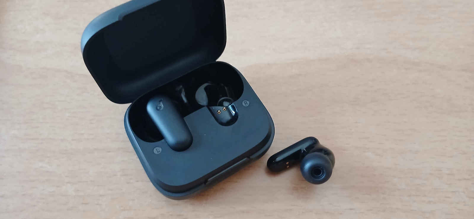 Soundcore by Anker P30i In-ear Bluetooth Handsfree Căști cu Rezistență la Transpirație și Carcasă de Încărcare Alb