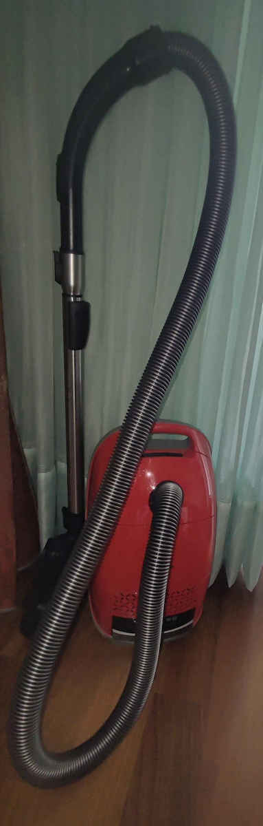 Miele Guard M1 Standard Ηλεκτρική Σκούπα 890W με Σακούλα 4.5lt Κόκκινη