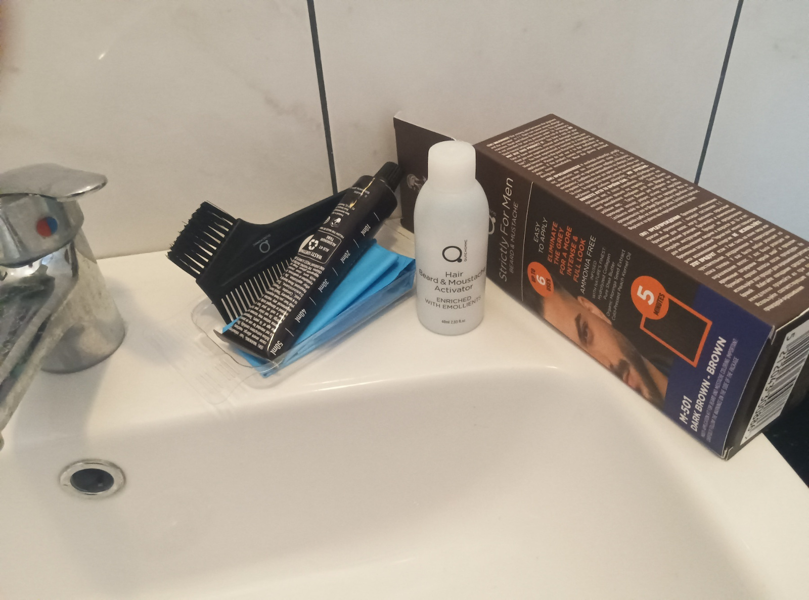 Vopsea pentru Barbă și Mustață Strictly For Men M501 Maro Închis Qure