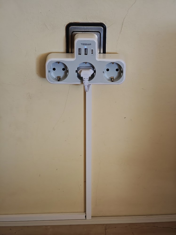 Tessan T-Shaped Wall Plug 3 Positions with 2 USB-A and 1 USB-C