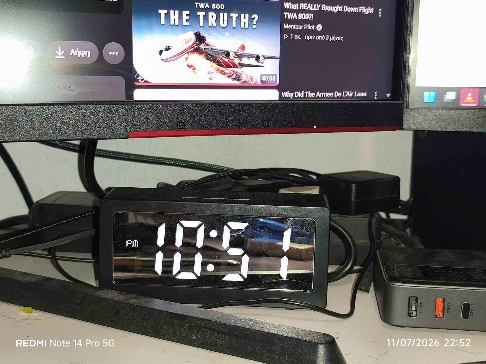 Mirror Tabletop Digital LED Clock With Black Alarm Clock DS-3633L