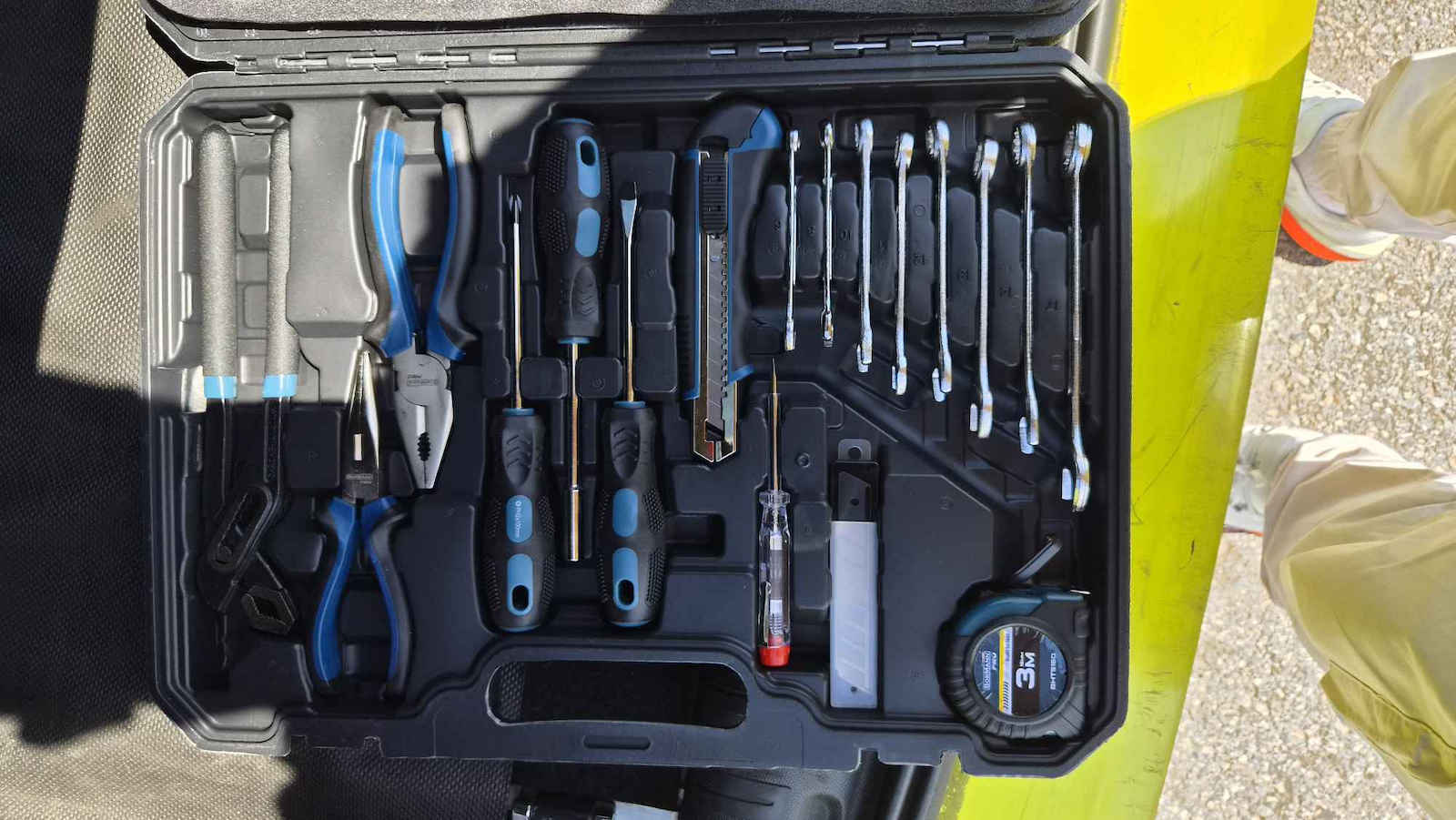 Bormann Pro BHT5160 Werkzeugkoffer mit 81 Werkzeugen