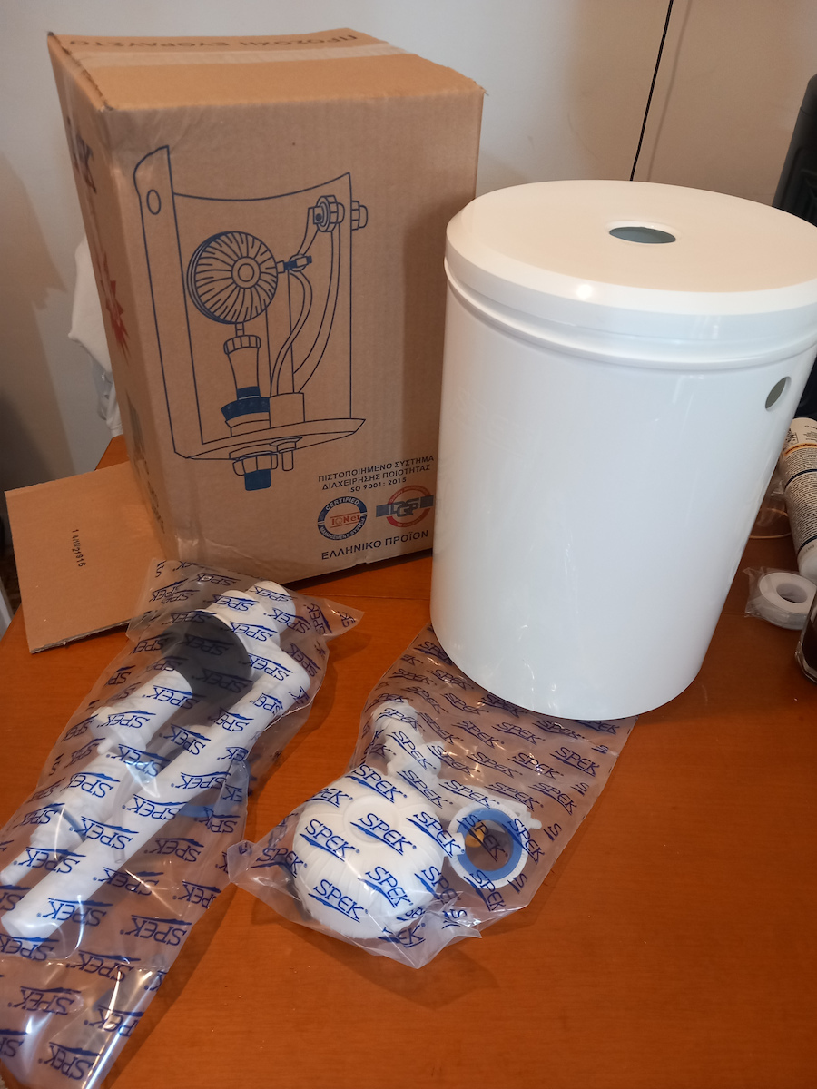 Spek 10046003 Wall Mounted Plastic High Pressure Round Toilet Flush Tank White