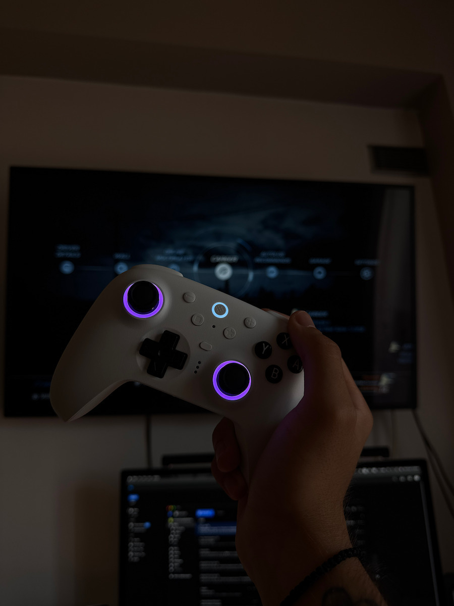 8Bitdo Ultimate 2 Wireless Gamepad with Hall Effect Sticks for PC Switch Switch 2 White