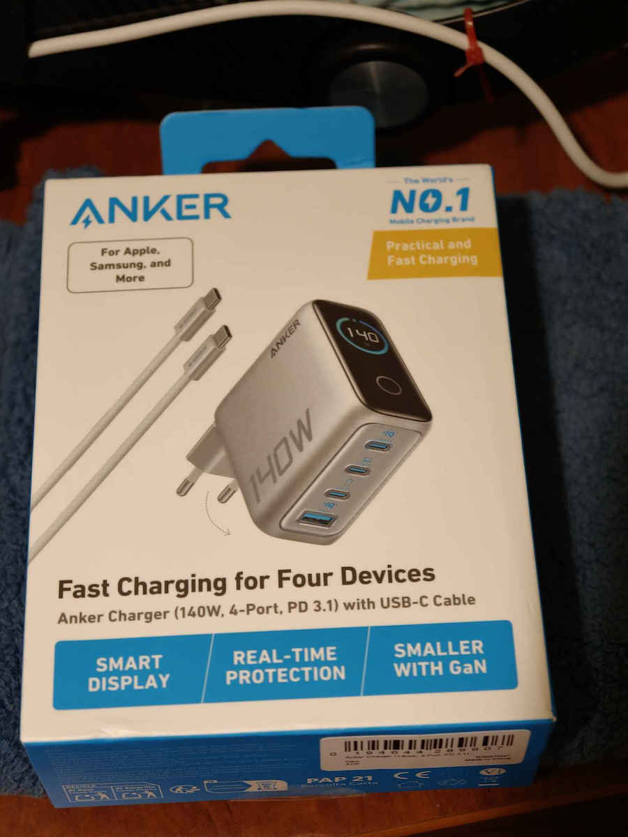 Anker с USB-A порт и 3 USB-C порта и кабел USB-C - USB-C 140W Power Delivery Сив (Zolo)