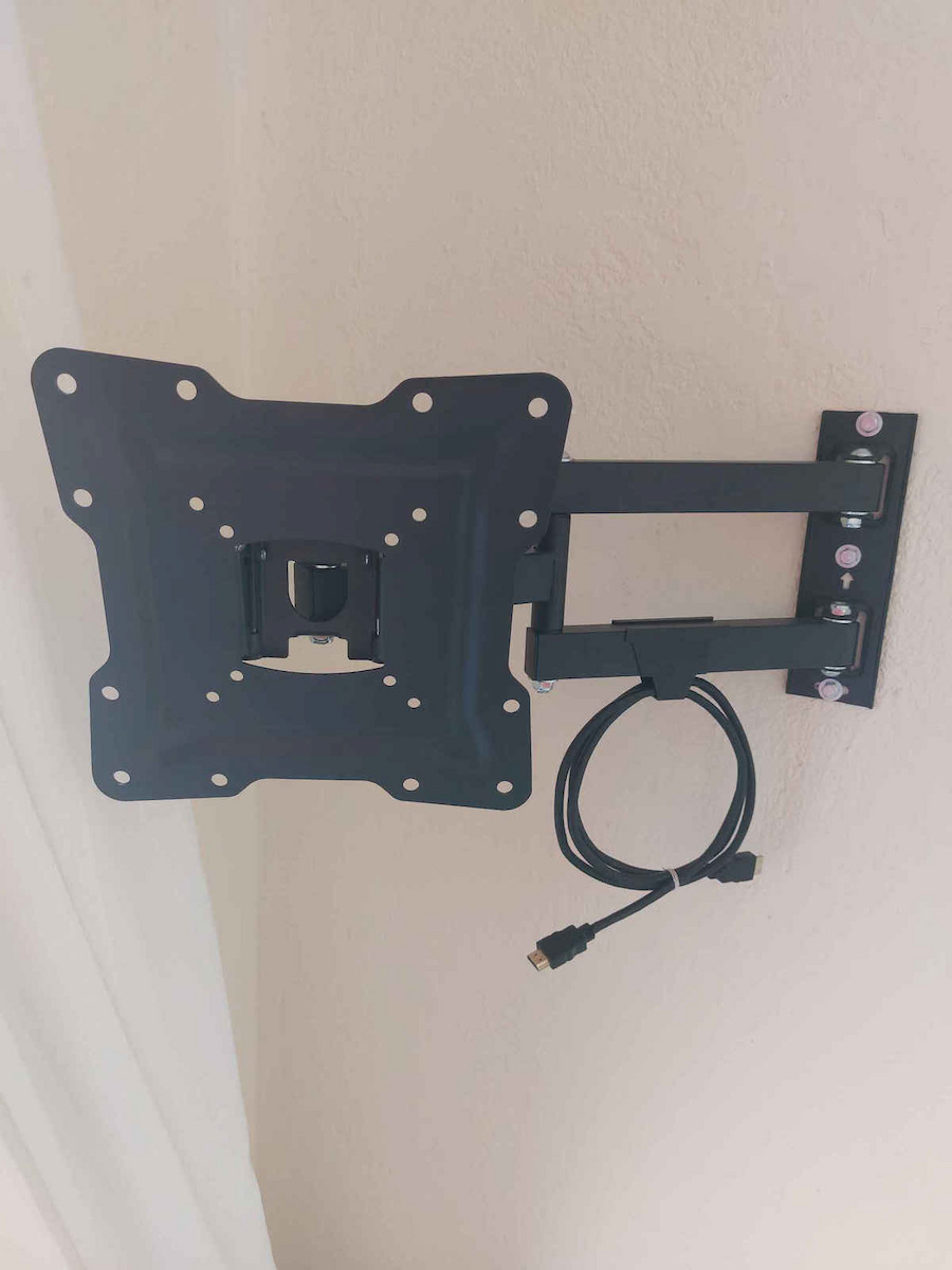 Focus Mount SMS23-22AT SMS23-22AT Wall TV Mount with Arm up to 42" and 25kg