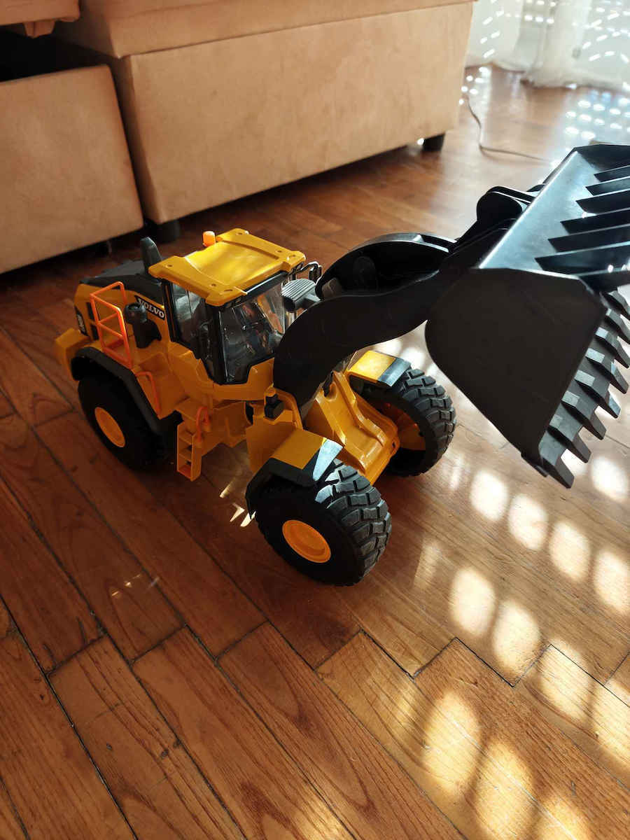 Bruder Volvo Loader Scale 1:16 Pickup Truck For 3+ Years