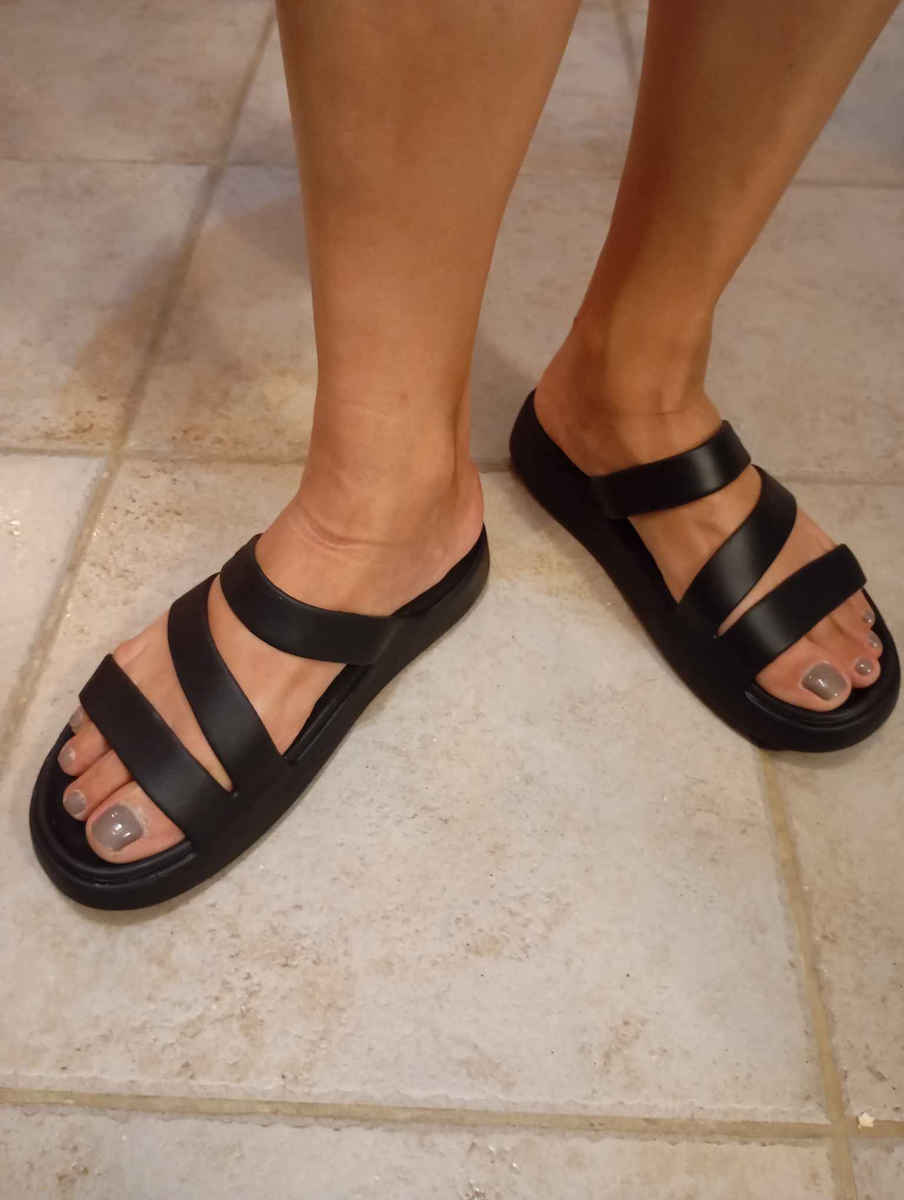 Strappy Flip-Flops in Sandal Style in Beige Colour