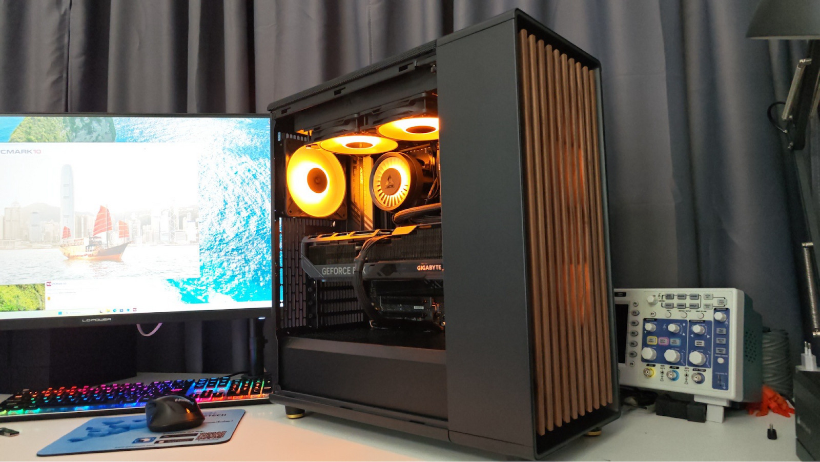 Fractal Design North Gaming Midi Tower Computer Case with Side Window Chalk White TGC