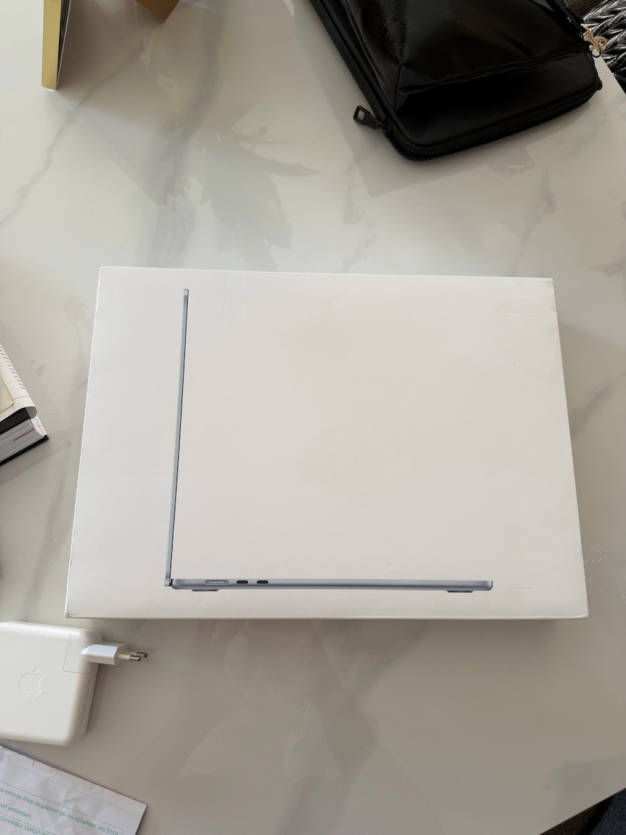 Apple MacBook Air 15.3" IPS Panel Retina Display (M5-10-ядрен/16GB/1TB SSD/10-Core GPU) Сребрист (Английски (САЩ) Клавиатура)