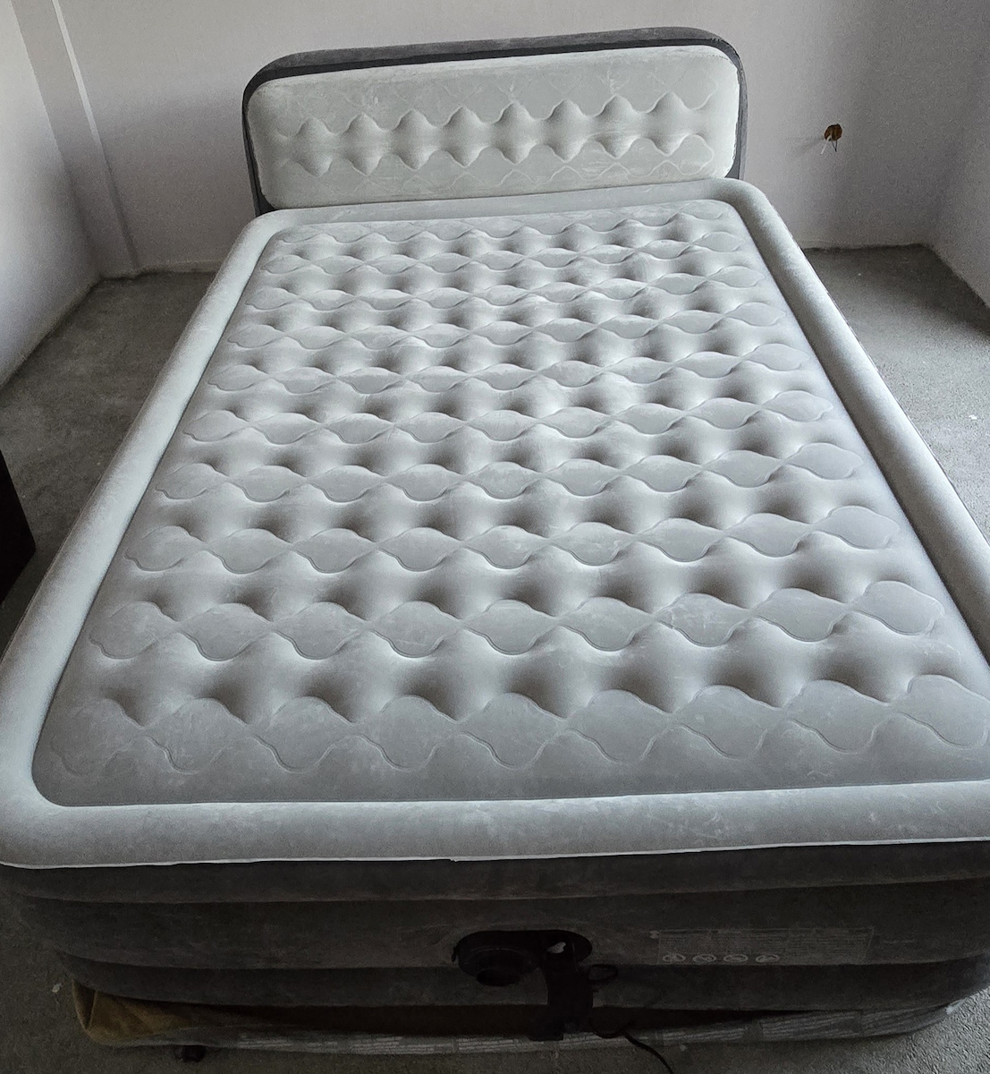 Intex Air Mattress Double with Integrated Electric Pump Deluxe Ultra Plush 236x152x86cm