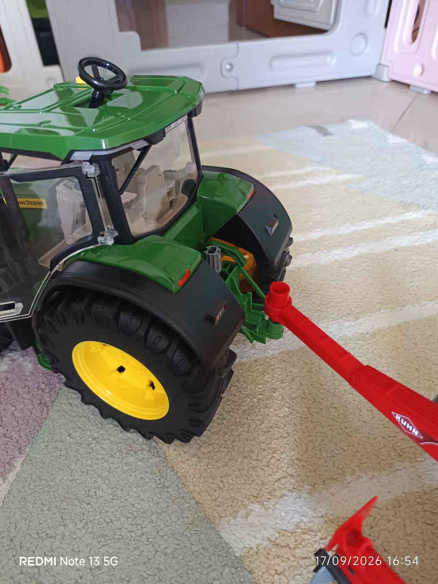 Bruder John Deere Tractor 1:16 Pickup Truck For 3+ Years Old