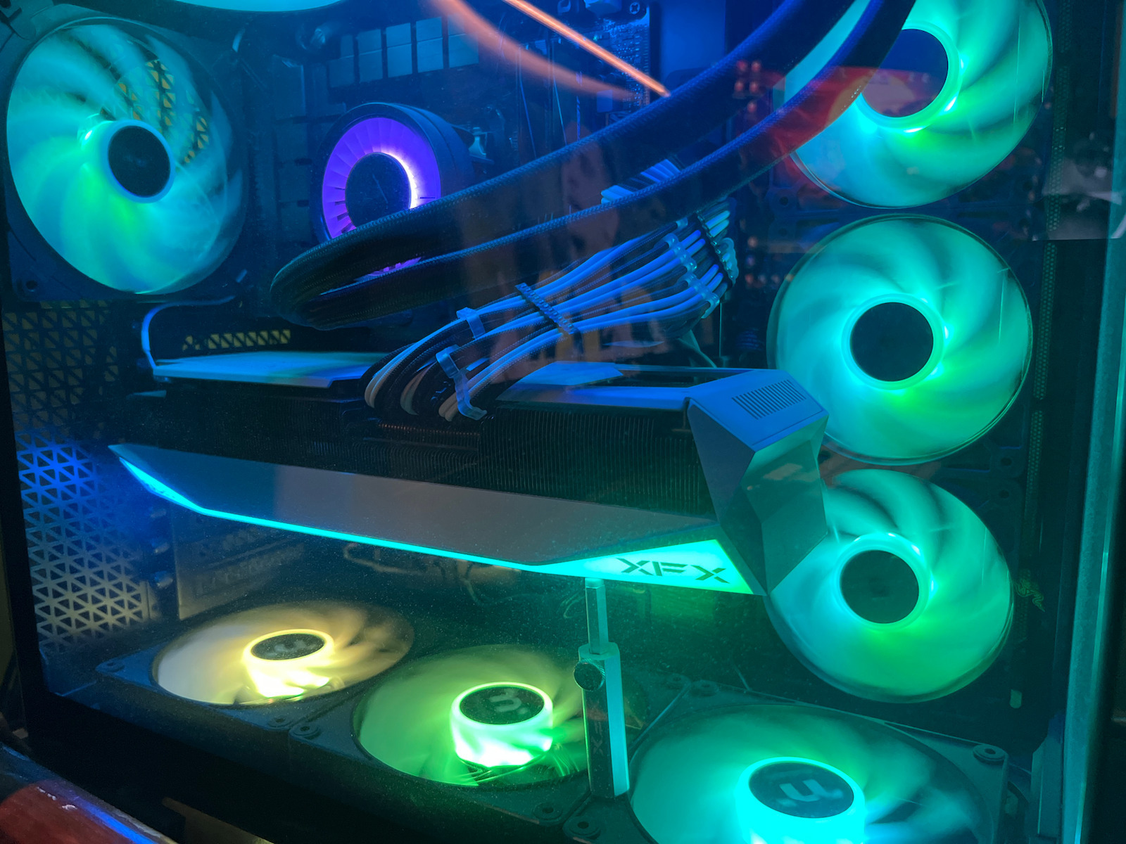 XFX Radeon RX 9070 XT 16GB GDDR6 Mercury OC Weiße Gaming Edition Grafikkarte