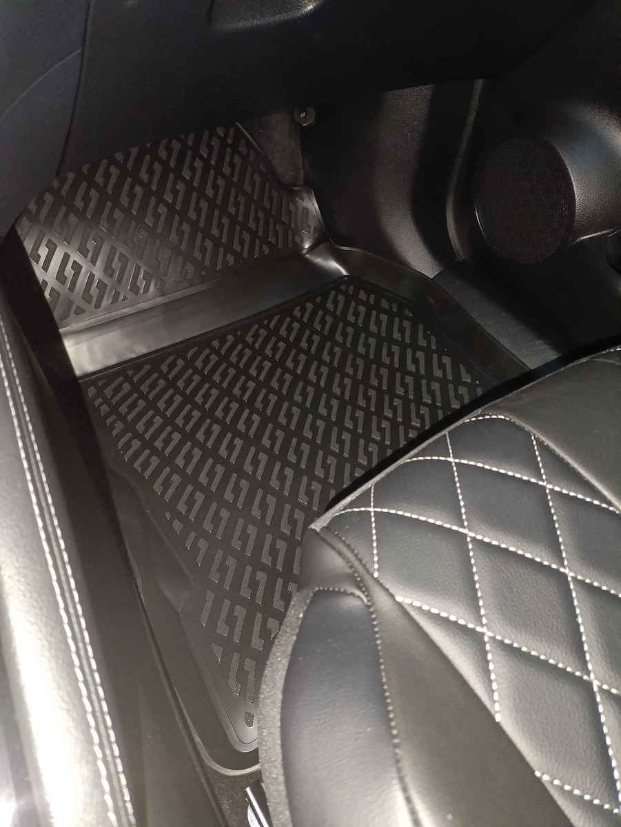 Set of Rubber Car Mats for Nissan Qashqai II J11 2013-2021