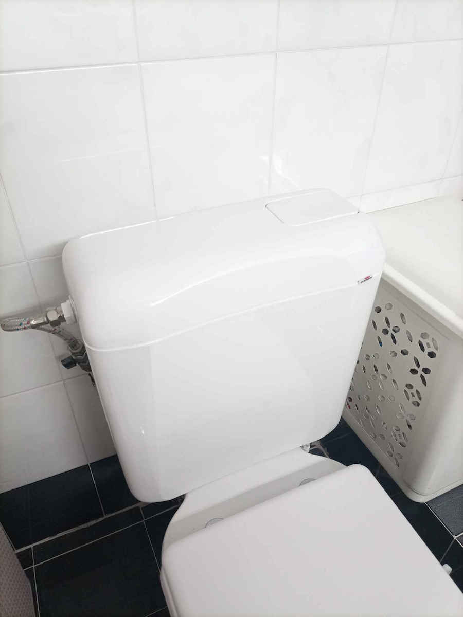 Kariba Lux Wall Mounted Plastic Low Pressure Rectangular Toilet Flush Tank White