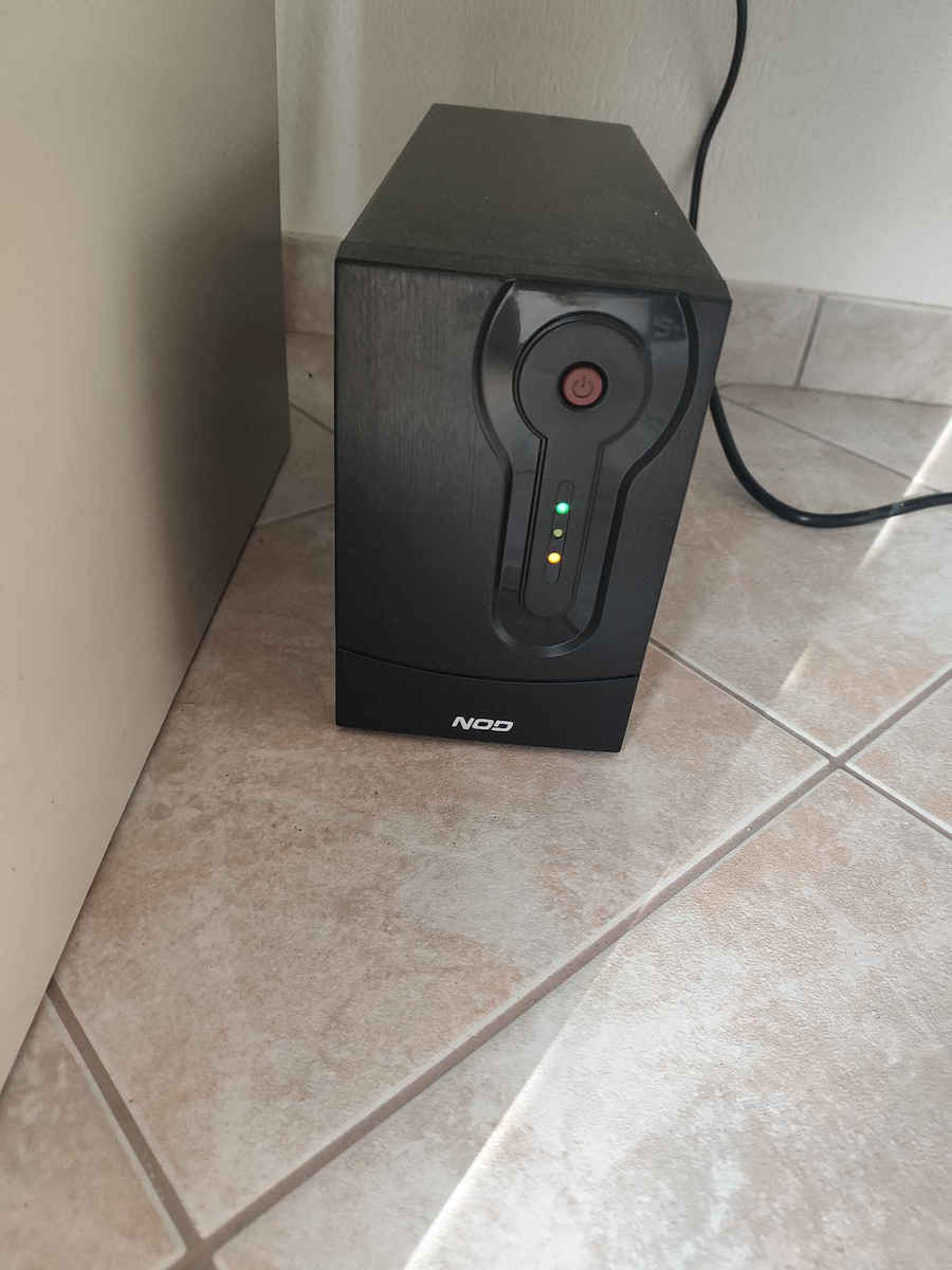 NOD U-2000 USV 2000VA 1200W mit 4 Schuko Steckdosen