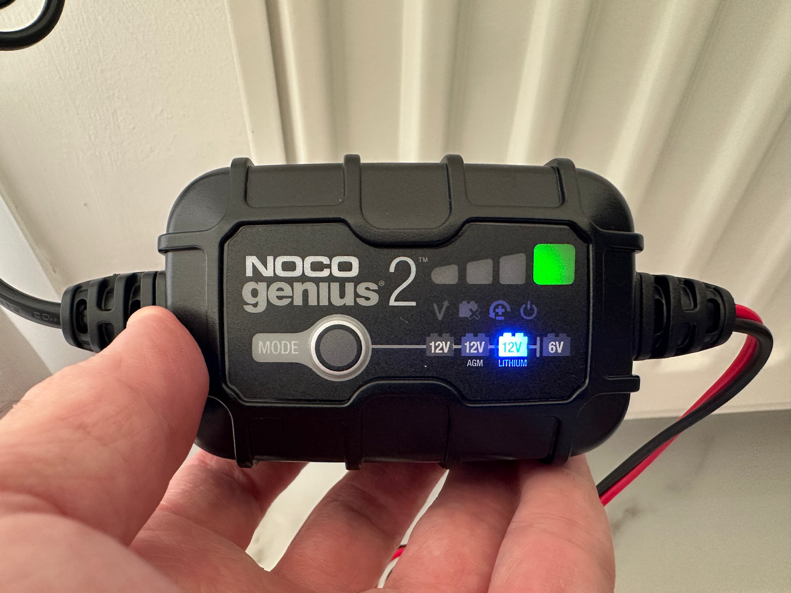 Noco Genius2 Зарядно Устройство и Поддържане за Автомобилни и Мотоциклетни Батерии 6/12V