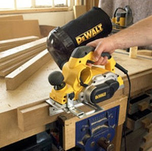 Dewalt Planer 1150W with Suction System