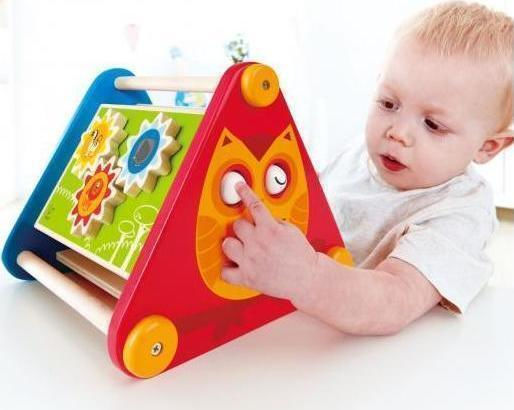 Hape Παιχνίδι Πυραμίδα Take-Along Activity Box από Ξύλο για 10+ Μηνών