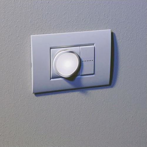Legrand Επαναφορτιζόμενο LED Φωτιστικό Νυκτός Πρίζας με Φωτοκύτταρο