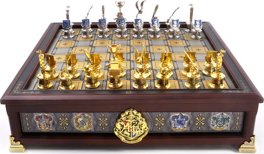 The Noble Collection Hogwarts Houses Quidditch Set Σκάκι από Ξύλο με Πιόνια 30x30cm