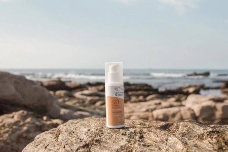 Laboratories de Biarritz Tinted Αδιάβροχη Αντηλιακή Κρέμα Προσώπου SPF30 με Χρώμα 02 Beige 50ml