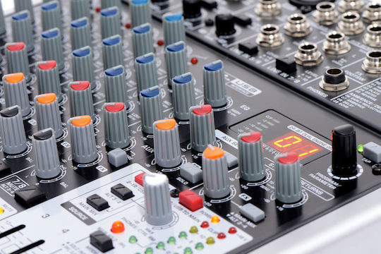 Behringer Xenyx-X1204USB 4 XLR Inputs