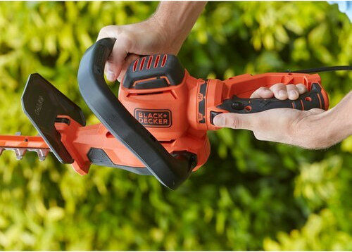 Black & Decker BEHTS551-QS Electric Hedge Trimmer 650W with Blade 60cm BEHTS551