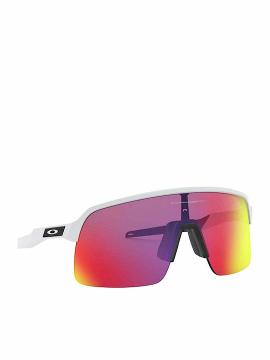 Oakley Sutro Lite Мъжки Слънчеви Очила с Бяла Пластмасова Рамка и Лилови Огледални Стъкла