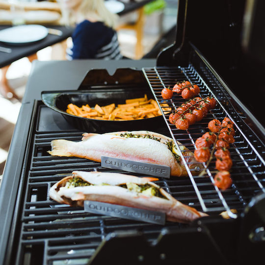 Outdoorchef Australia 325G Grătar pe gaz Grătar 46.5bucx44.5buccm cu 3 buc 11.7kW și Arzător Lateral