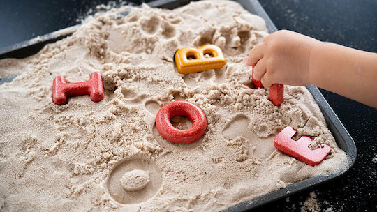 Plan Toys Βρεφικό Παιχνίδι Αλφαβήτα Με Κεφαλαία (Αγγλικά) από Ξύλο για 24+ Μηνών