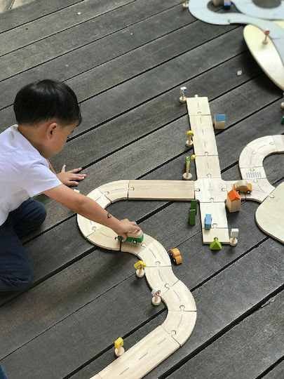 Plan Toys Plan Toys Spielzeugautos & Rennstrecken Straßenset mit Zubehör für 3+ Jahre