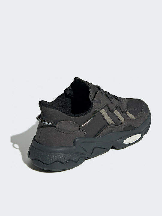 Ozweego Herren Chunky Sneakers Carbon / Orbit Green / Off White