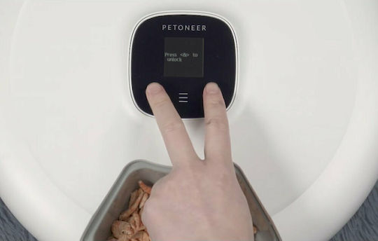Petoneer Nutrispin Smart Dispenser Automat Hranitoare din Plastic ABS pentru Câine & Pisică în Culoare Alb
