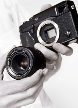 Fujifilm Crop Camera Lens Fujinon XF60mm F2.4 R Standard / Macro for Fujifilm X Mount Black
