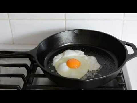 Lodge Pan made of Cast Iron 23cm