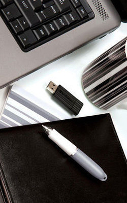 Verbatim PinStripe 32GB USB 2.0 Stick Black